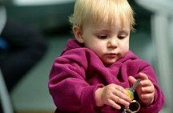 Hoe herken je autisme bij baby's, peuters en kleuters?