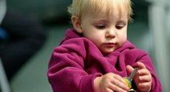 Hoe herken je autisme bij baby's, peuters en kleuters?