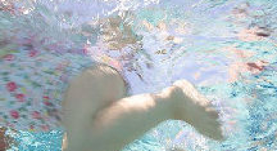 Hoe warm moet babyzwembadwater zijn?