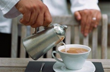 Thee met een wolkje melk