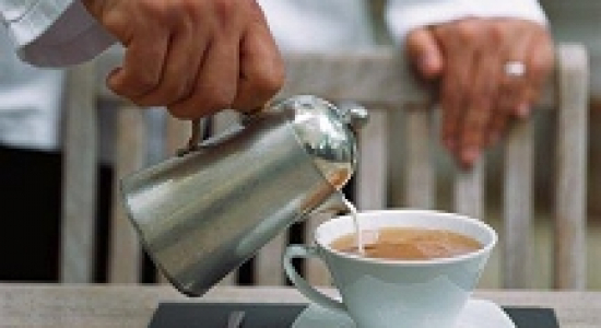 Thee met een wolkje melk