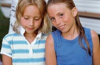 Hoe help je een verlegen kind?