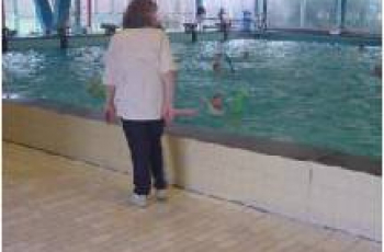 Leren zwemmen: wie moet daarvoor zorgen?