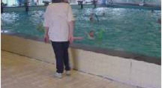 Leren zwemmen: wie moet daarvoor zorgen?