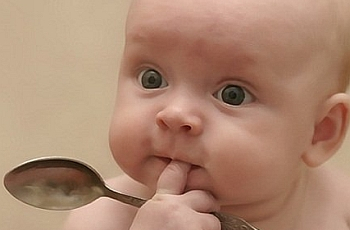 Babyvoeding (4) - Noodzakelijke voedingsstoffen