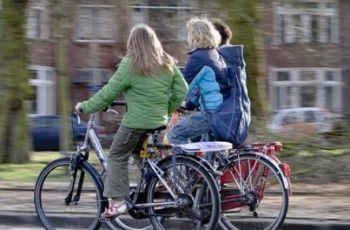 Zelfstandig naar school, of brengen en halen?