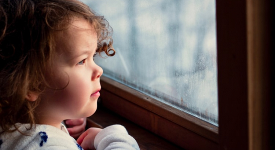 Vanaf welke leeftijd kun je jouw kind alleen thuislaten?