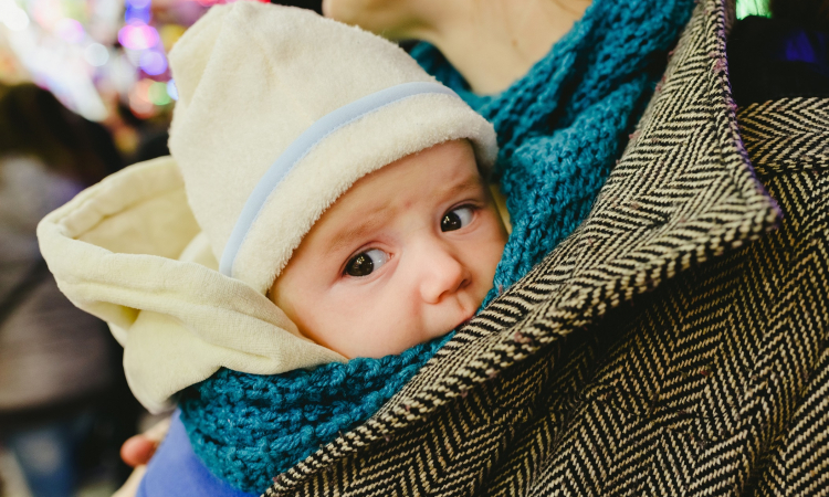 Je baby dragen de herfst en hier kun je op letten | Ouders.nl