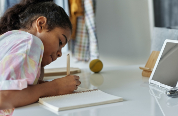 Basisschoolleerlingen minder gemotiveerd om thuis aan school te werken dan ouders denken