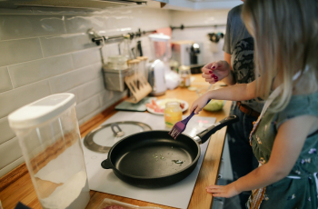 Video: Hoe doen zij het? Alles over Meehelpen in het huishouden