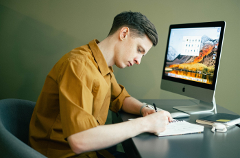 Een digitale (studiekeuze)beurs of open dag bezoeken: hoe pak je dat aan?