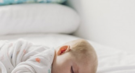 Zo kun je white noise of witte ruis gebruiken voor je baby