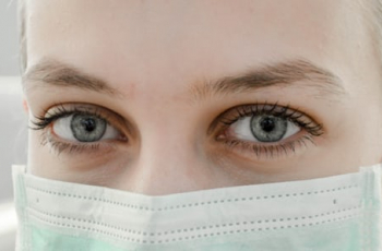 Besmet met het coronavirus? Dit vergoedt je zorgverzekering