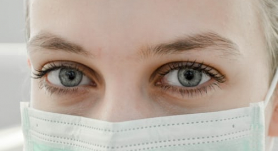 Besmet met het coronavirus? Dit vergoedt je zorgverzekering