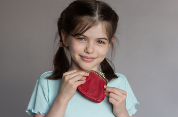 Zo leer je je kind met geld omgaan