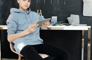 Mijn meetings krijgen voorrang op thuisonderwijs van mijn puber