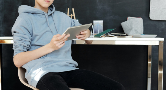 Mijn meetings krijgen voorrang op thuisonderwijs van mijn puber