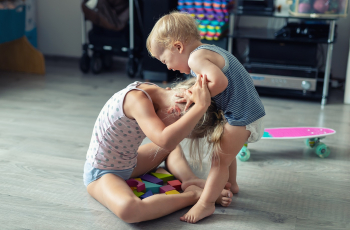 Mijn peuter bijt: dit kun je doen!