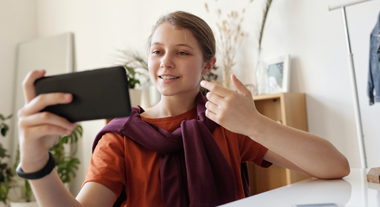 Je kind voor het eerst met een mobiel, hoe houd je controle?