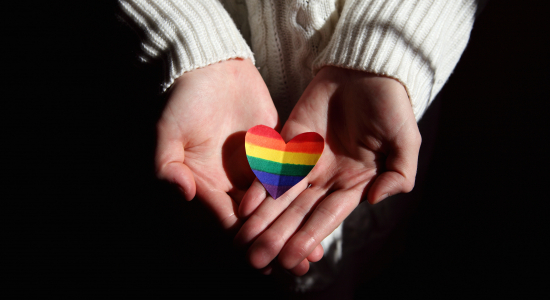 Jordy heeft een modern regenbooggezin: "We zijn alle drie de ouders van Jip."
