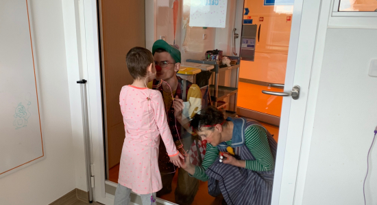 Kleine Suze was doodziek, toch gaf dit haar een glimlach