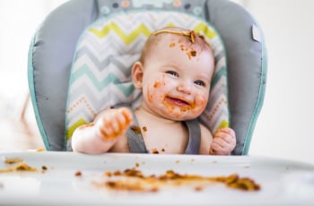 De eerste hapjes van je baby: wanneer start je en wat geef je?