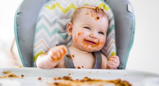 De eerste hapjes van je baby: wanneer start je en wat geef je?