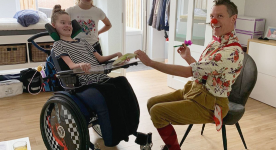 Danielle (13) heeft een zeldzame spierziekte maar hier wordt ze elke dag blij van