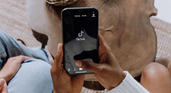 Zit jouw kind op TikTok? Zo houd je de app veilig voor jouw kind