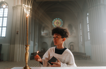 Aan een kind uitleggen wat een crematie is: hoe doe je dat?