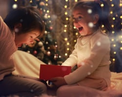 Kinderpsycholoog Tischa Neve deelt haar beste decemberhacks voor meer rust thuis rondom de feestdagen