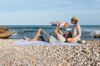 Op vakantie met je baby: hier wil je aan denken + tips voor de leukste accomodaties