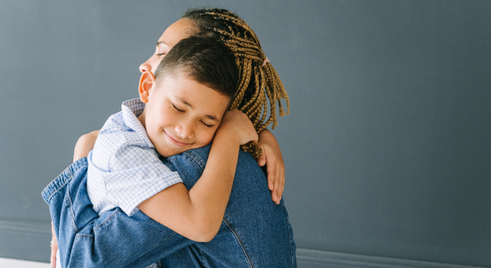 Hoe leer je een kind omgaan met (overweldigende) emoties?
