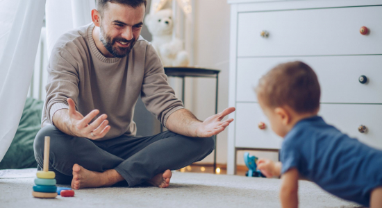 Dit wil je weten over tijgeren en kruipen bij je baby