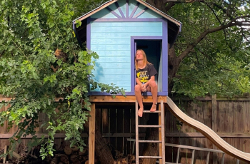 Nog meer buitenpret met een houten speelhuisje