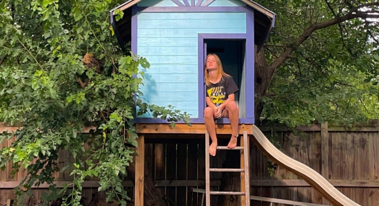 Nog meer buitenpret met een houten speelhuisje