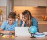 Helpen met huiswerk maken: voorkom strijd met deze 11 gouden tips