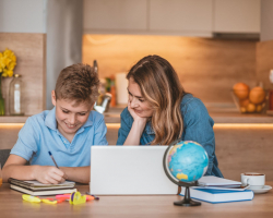 Helpen met huiswerk maken: voorkom strijd met deze 11 gouden tips