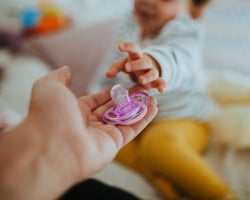 Stoppen met de speen? 18 experttips die goed werken (per leeftijd)