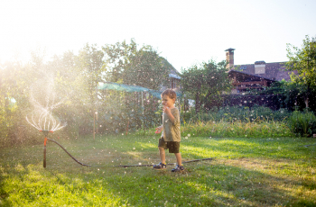 Waterpret voor peuters: waarom spelen met water zoveel voordelen heeft