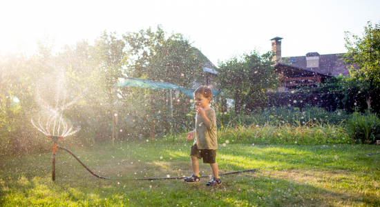 Waterpret voor peuters: waarom spelen met water zoveel voordelen heeft