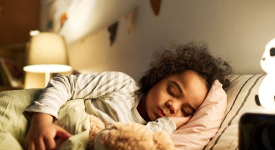 Wil je kind niet naar bed? Handige tips voor een eerdere bedtijd