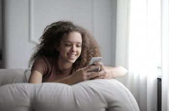 Een smartphone kopen voor je tiener: 4 tips voor ouders