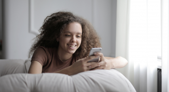Een smartphone kopen voor je tiener: 4 tips voor ouders