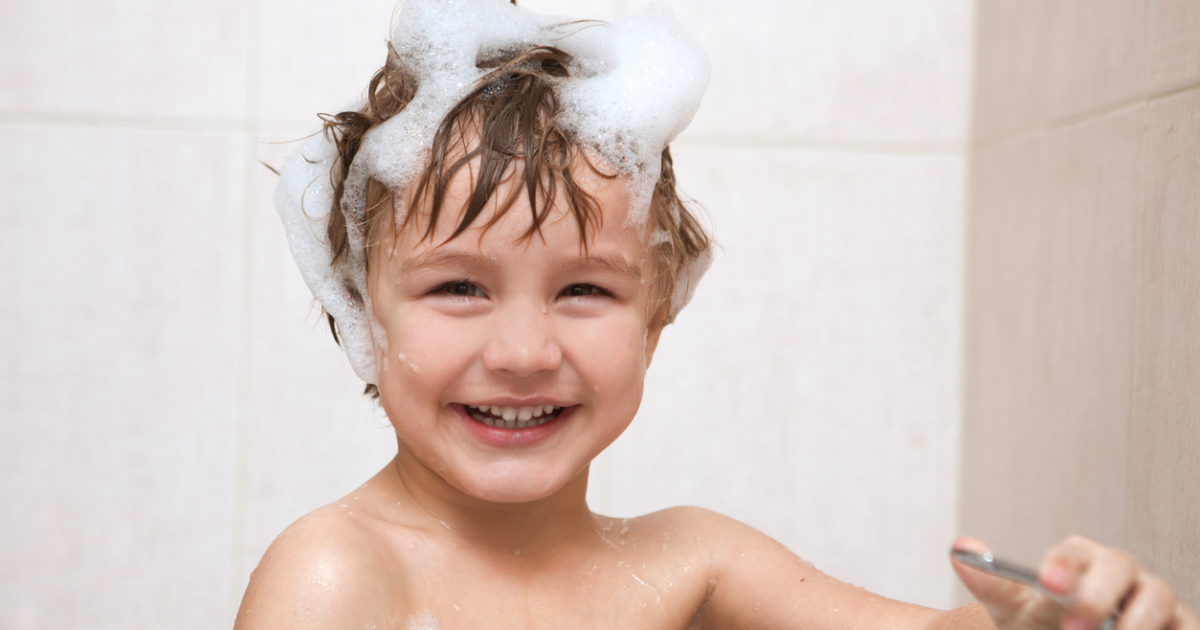 Van weerstand naar waterpret hoe je douchen voor kinderen leuk maakt
