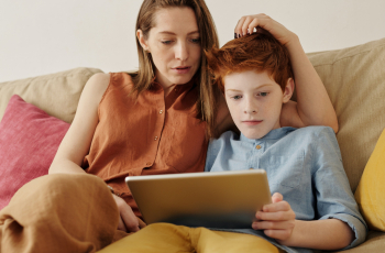 Leven met een kind met epilepsie: van onbegrip tot de strijd om hulp