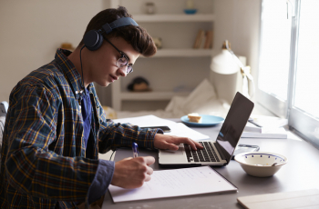 Je kind gaat uit huis, hoe kun je financiële ondersteuning bieden?