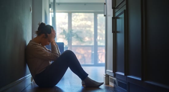 Saskia kreeg twee keer een postnatale depressie: "Ik was uitgeput, ziek en voelde me compleet vervreemd van mezelf"