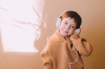 De leukste luisterverhalen en -sprookjes voor kinderen van 5 t/m 8 jaar