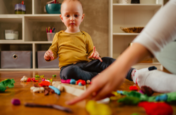 11 leuke spelletjes die de fijne motoriek van je peuter verbeteren
